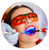 Muitas vezes as pessoas sentem-se incomodadas com a cor dos seus dentes, mas isso pode ser revertido com Clareamento Dental.